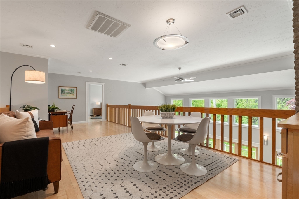 10 Hickory Dr