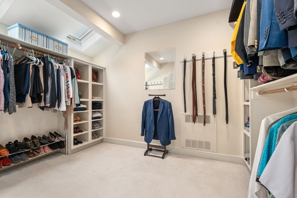 10 Hickory Dr