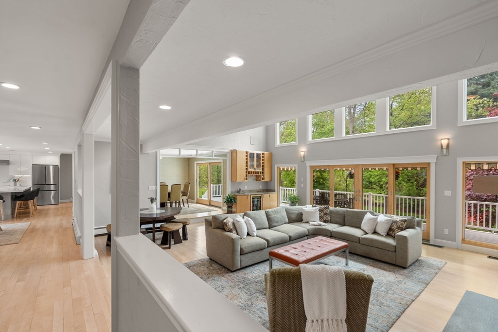 10 Hickory Dr