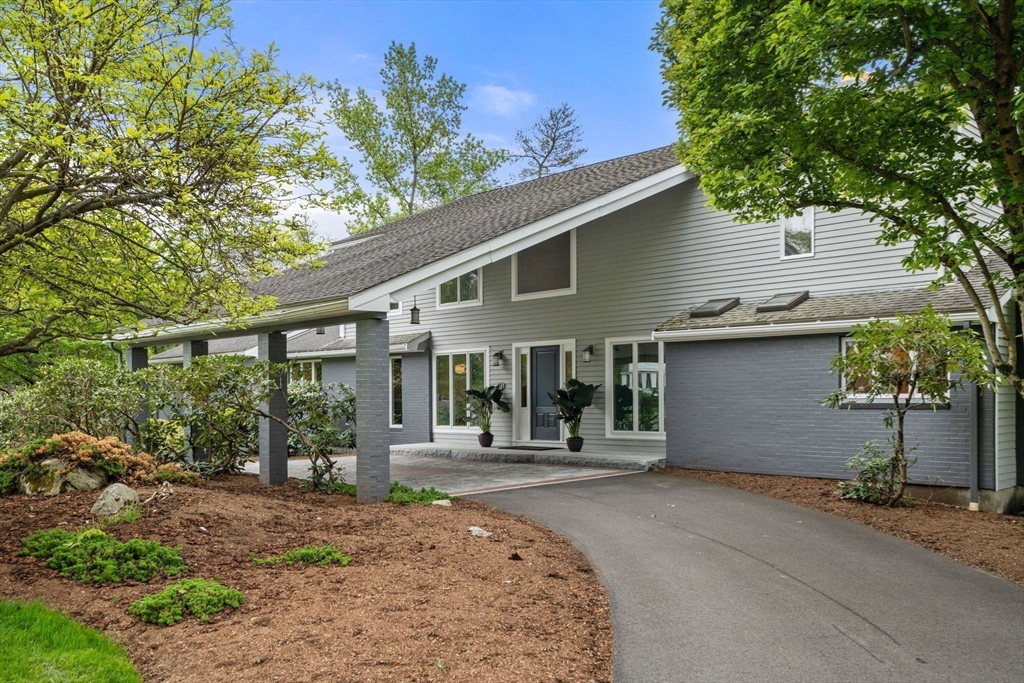 10 Hickory Dr