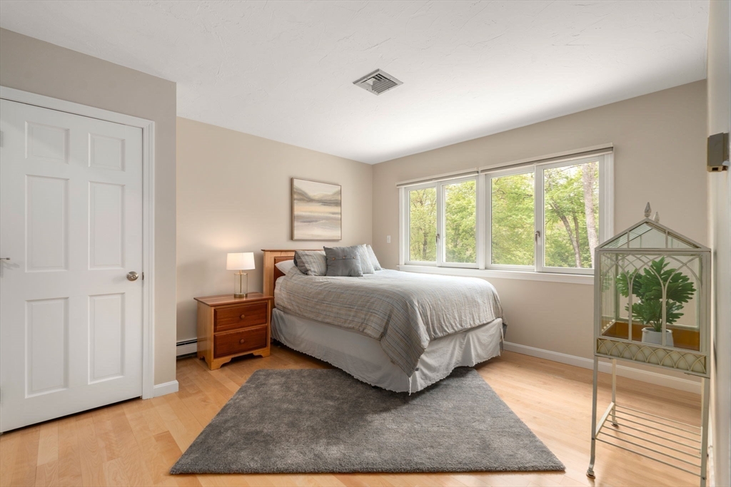10 Hickory Dr