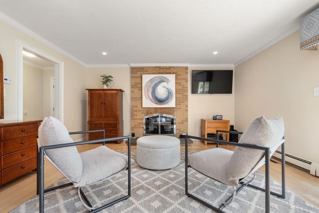 10 Hickory Dr
