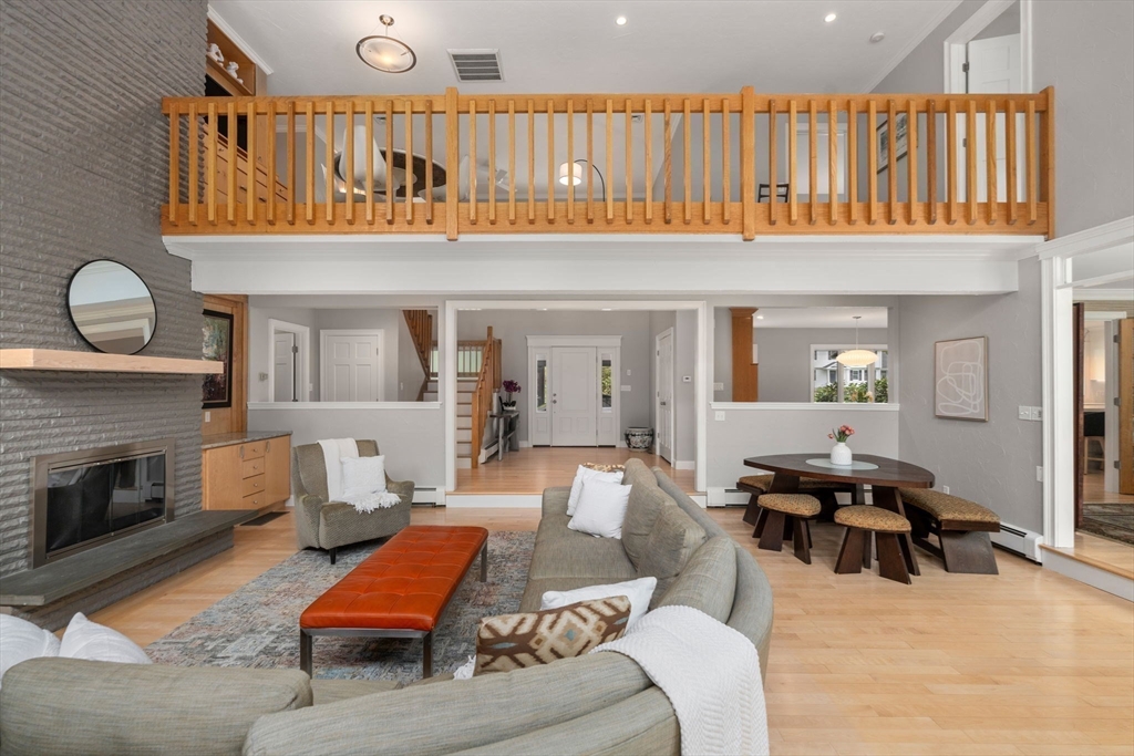 10 Hickory Dr