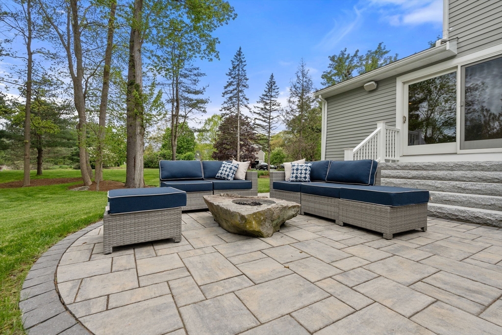 10 Hickory Dr