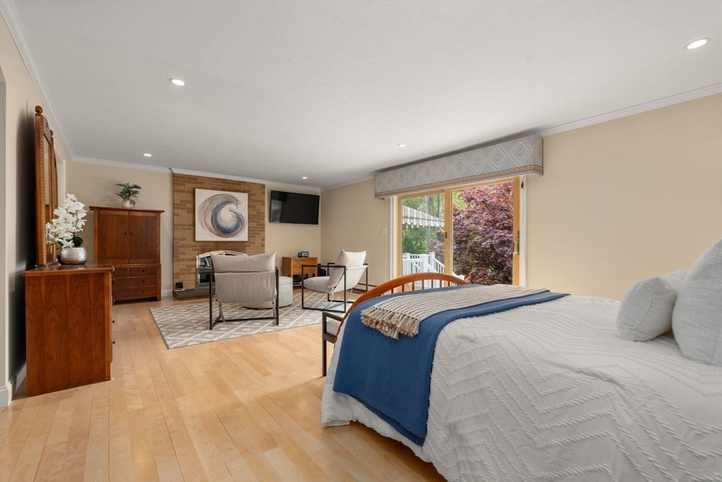 10 Hickory Dr