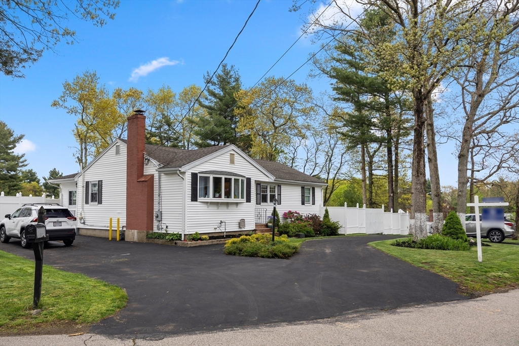 51 Howland Rd
