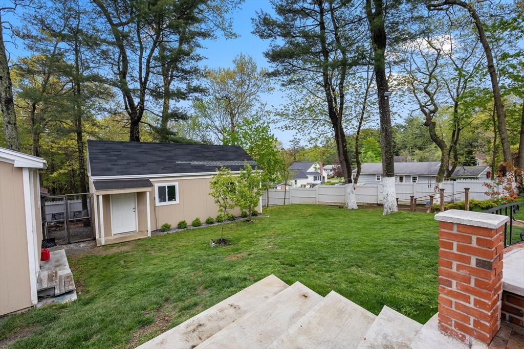 51 Howland Rd