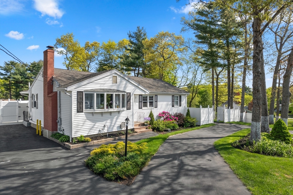 51 Howland Rd