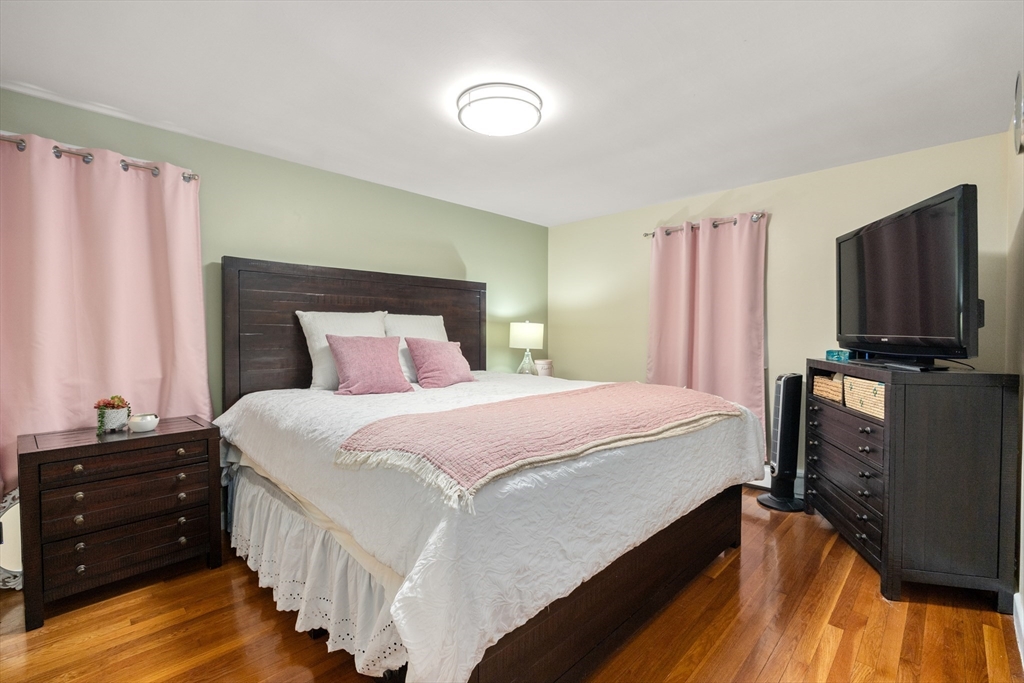 51 Howland Rd
