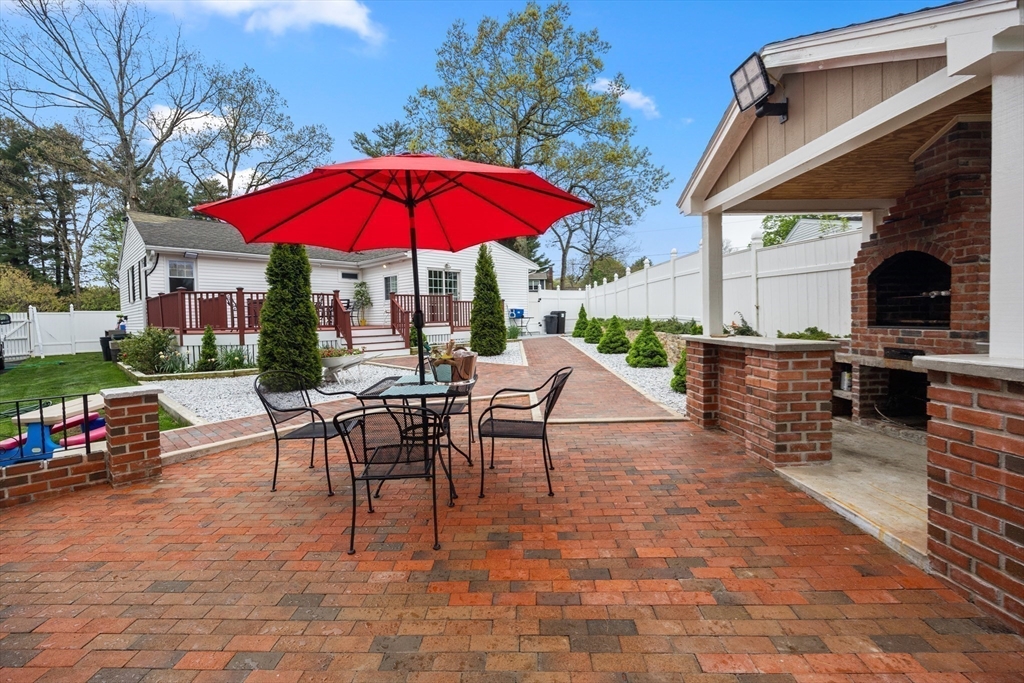 51 Howland Rd