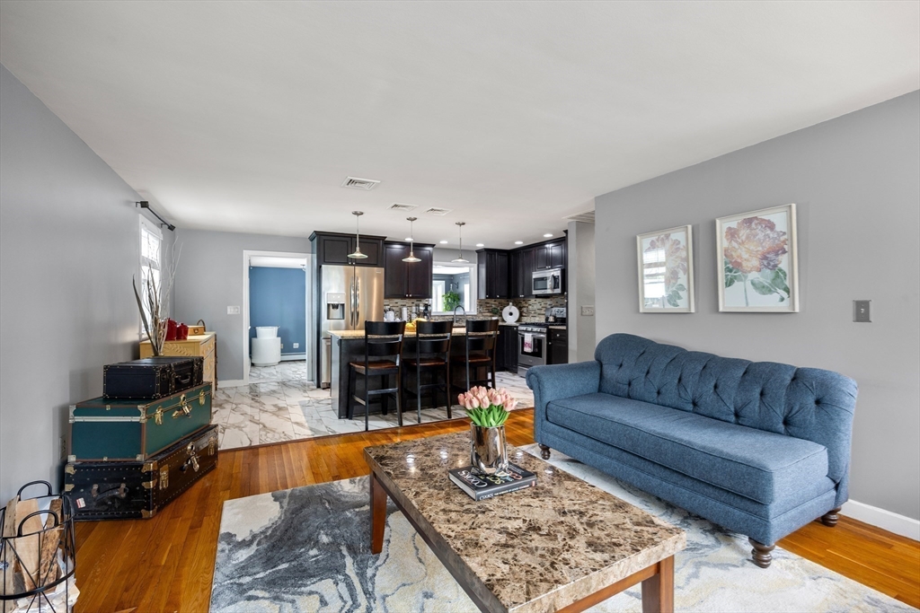 51 Howland Rd