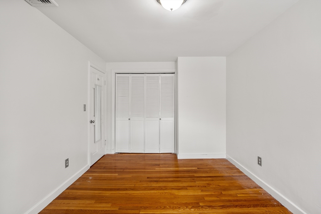 51 Howland Rd