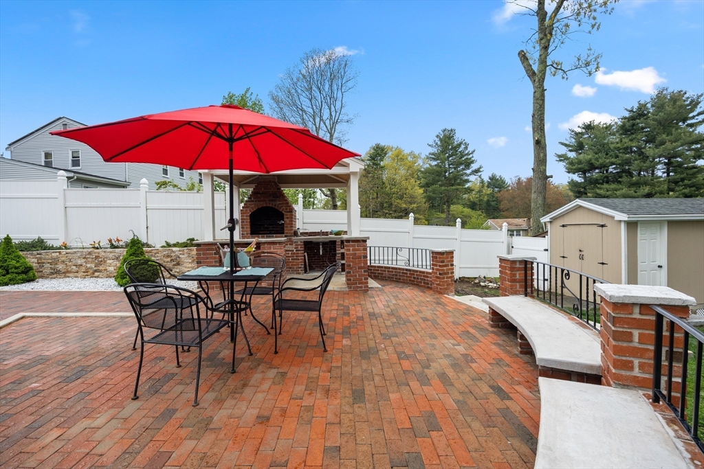51 Howland Rd