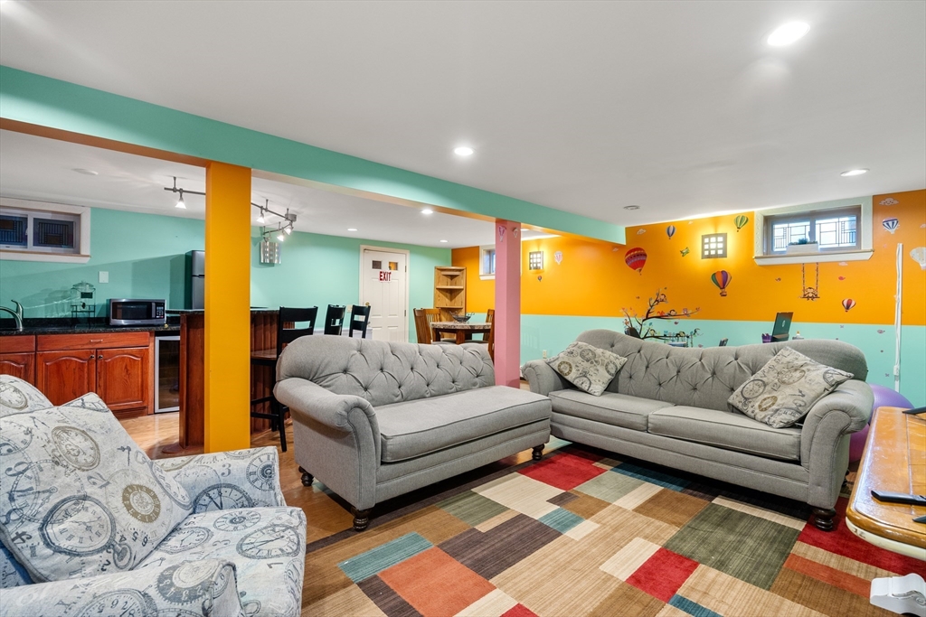 51 Howland Rd