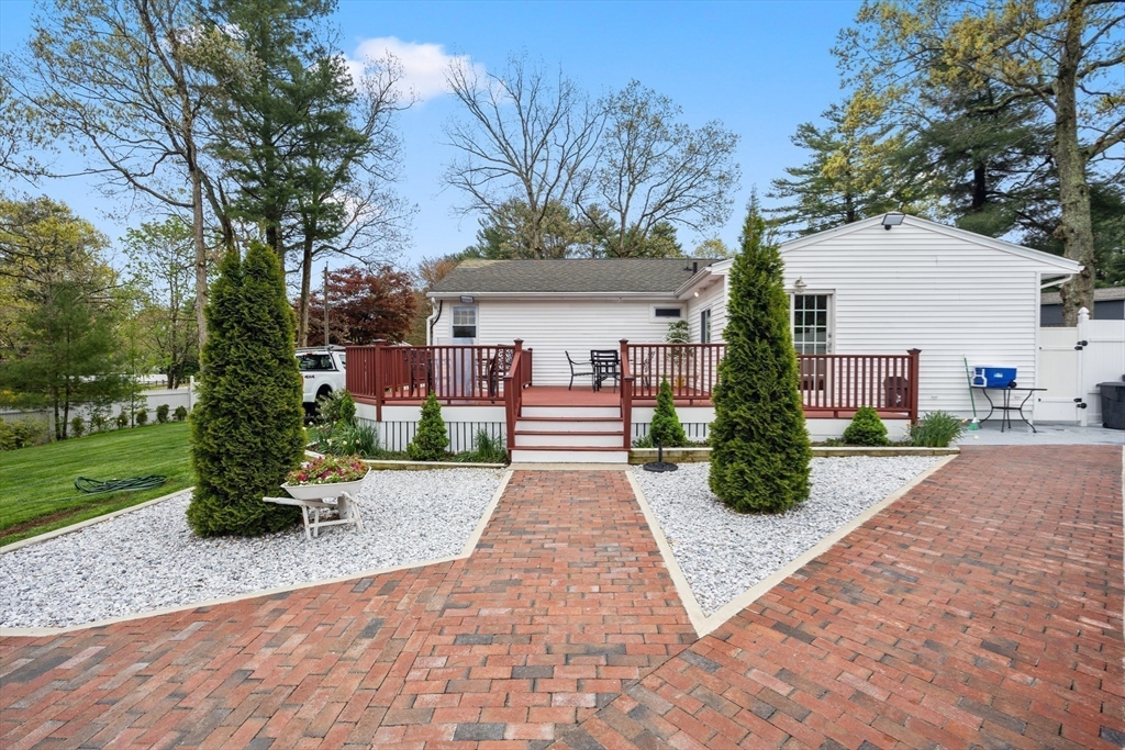 51 Howland Rd