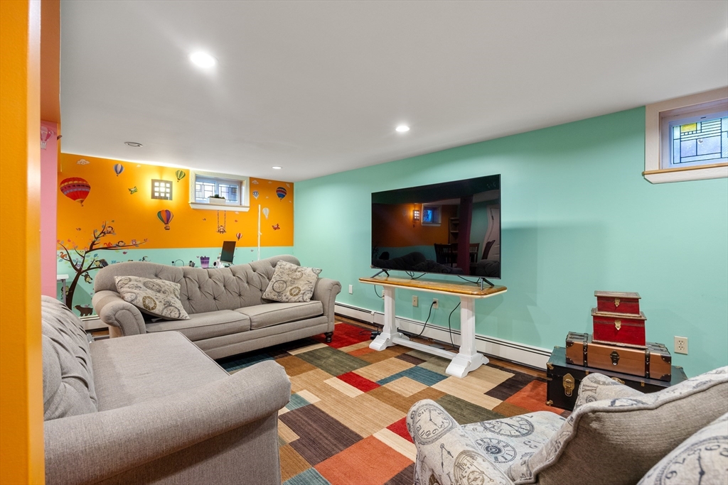 51 Howland Rd