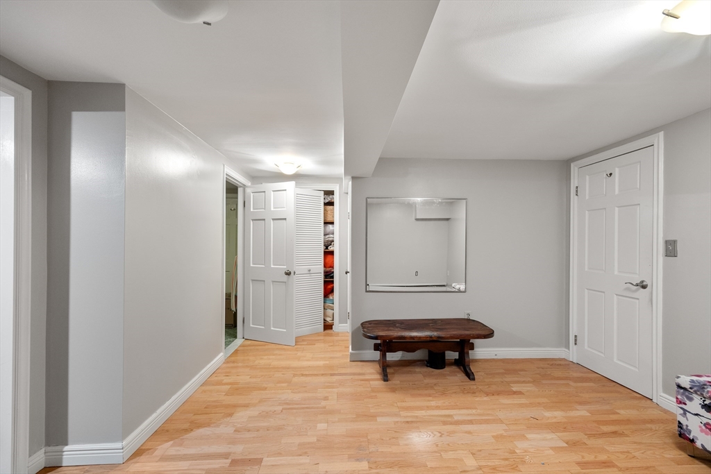51 Howland Rd