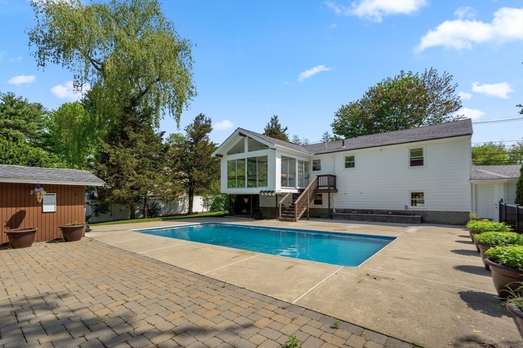 255 Sumner