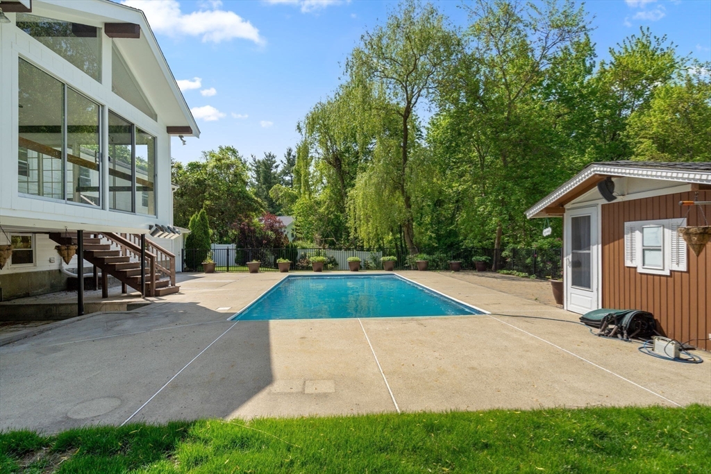 255 Sumner