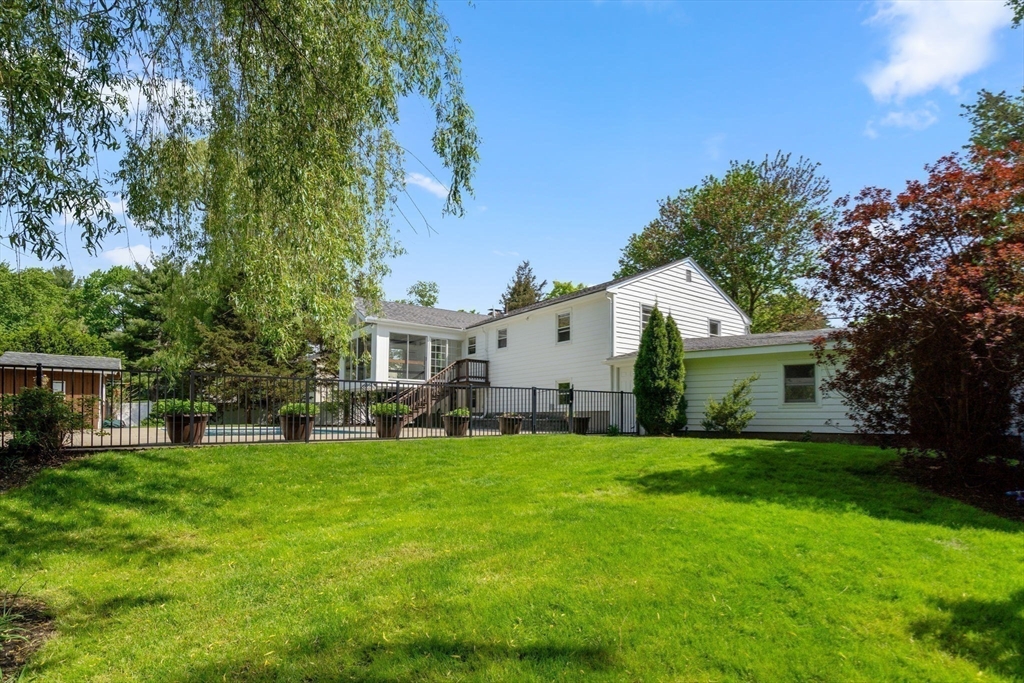 255 Sumner