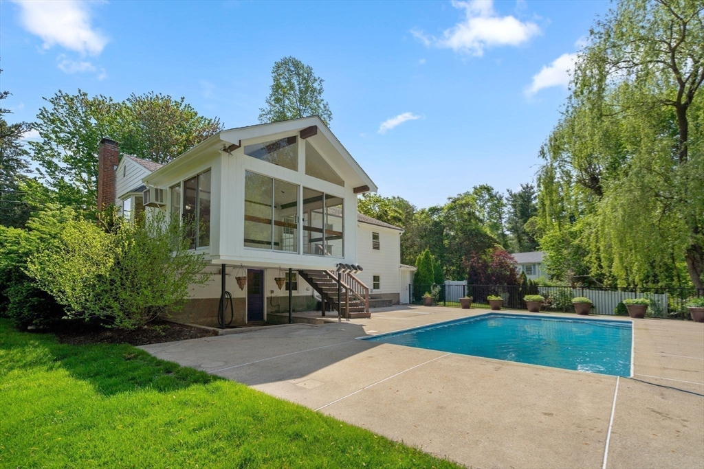 255 Sumner