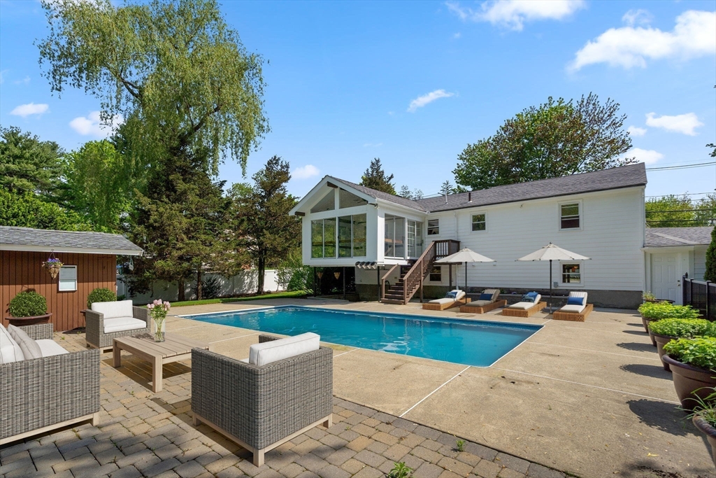 255 Sumner