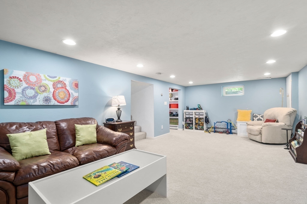 18 Indian Hill Rd
