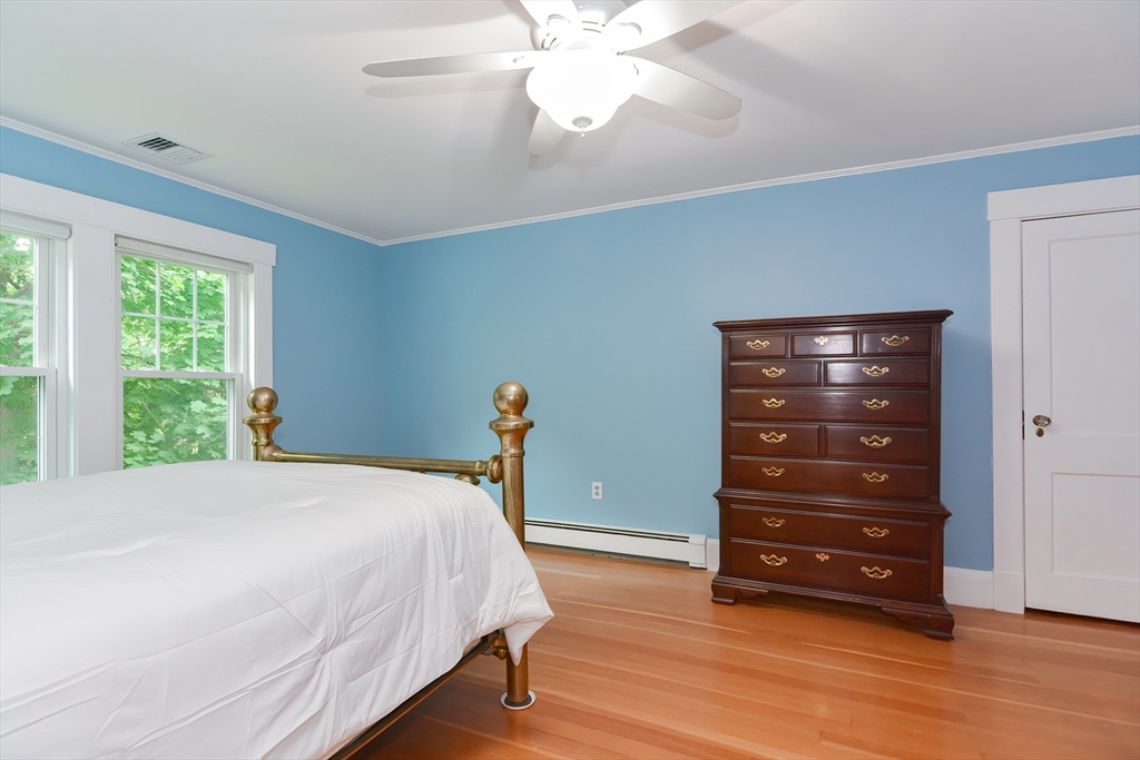 33 Riverside Pl