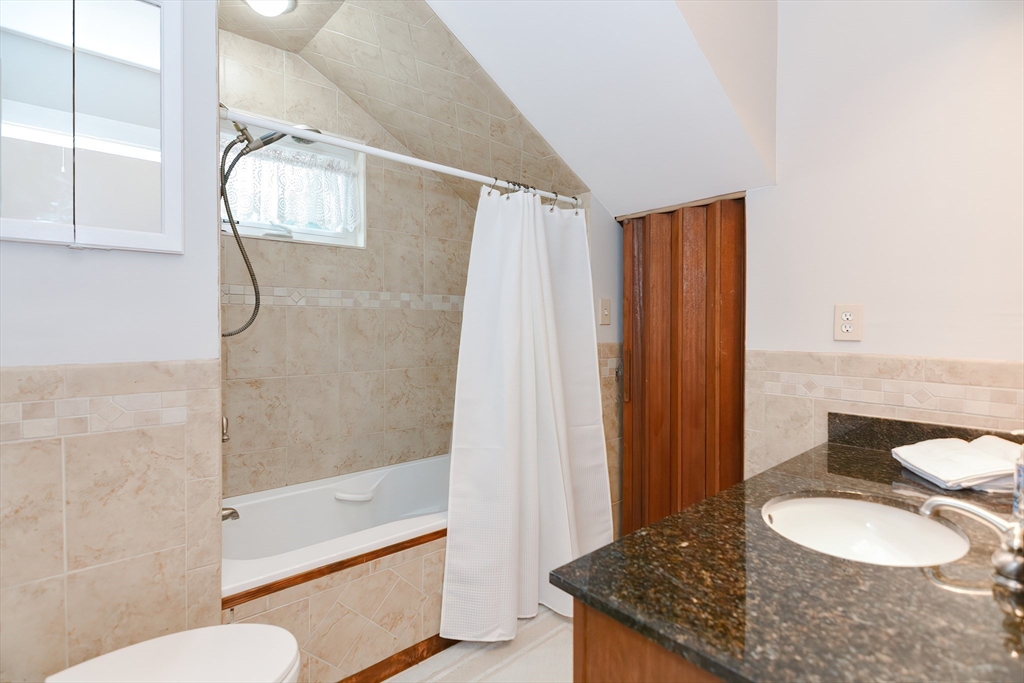 33 Riverside Pl