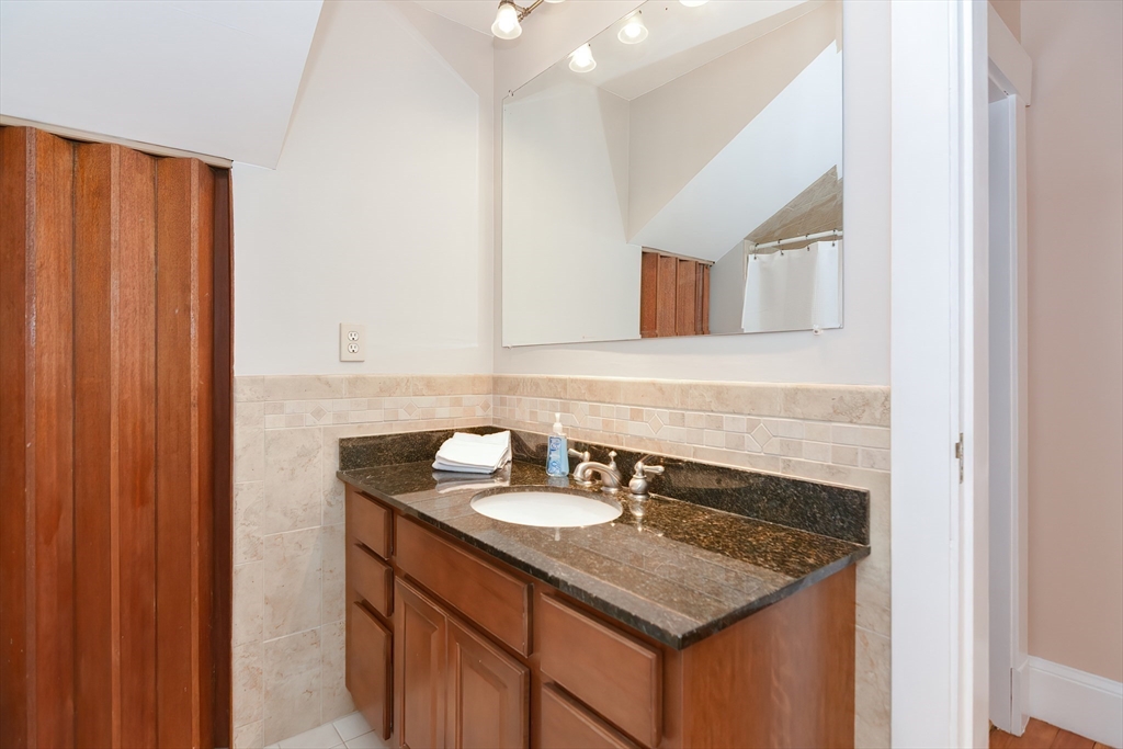 33 Riverside Pl
