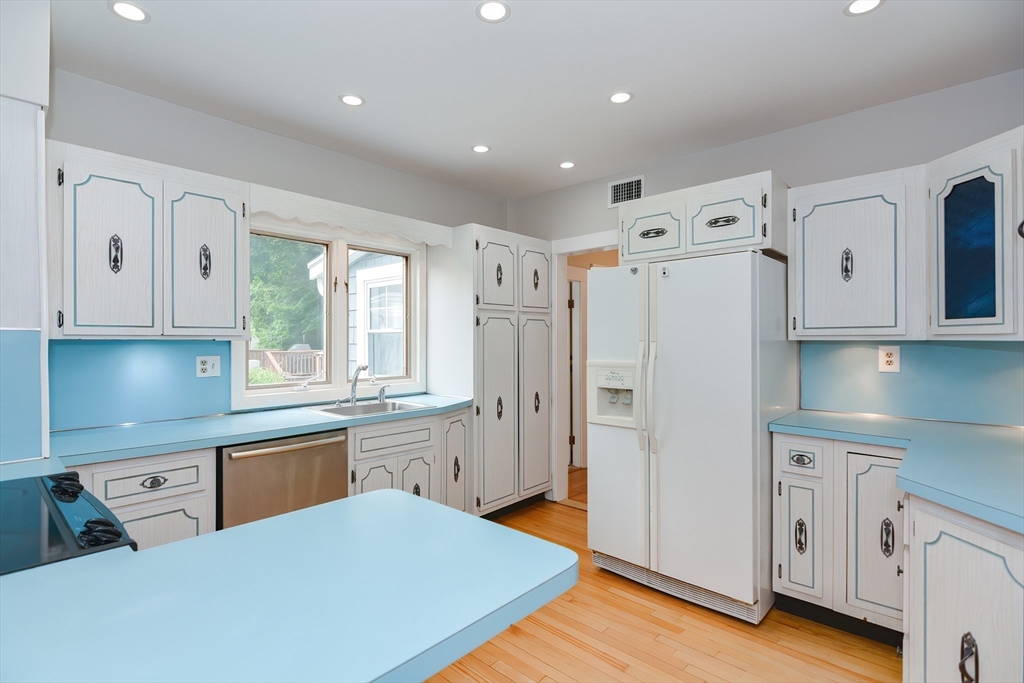 33 Riverside Pl