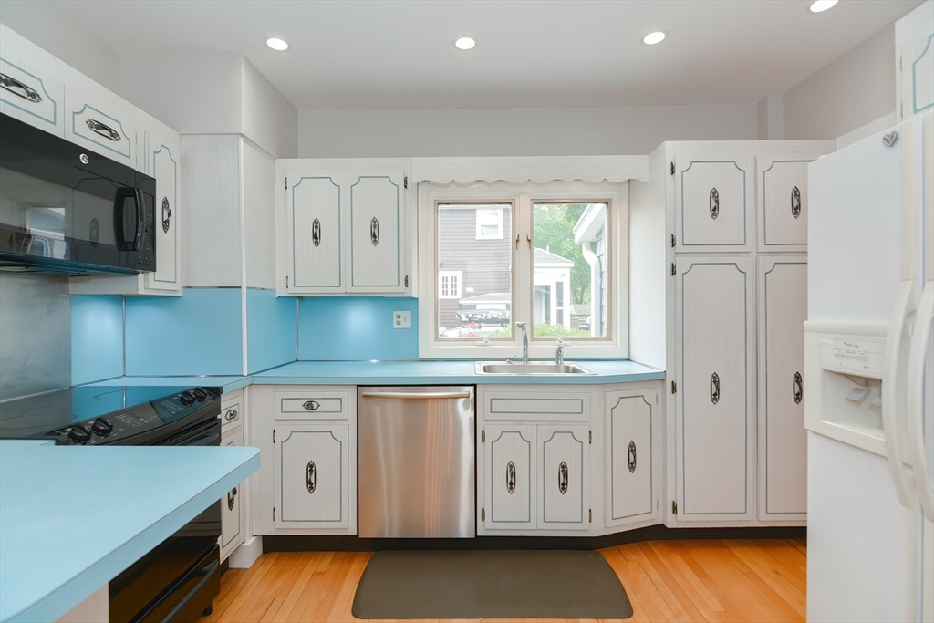 33 Riverside Pl