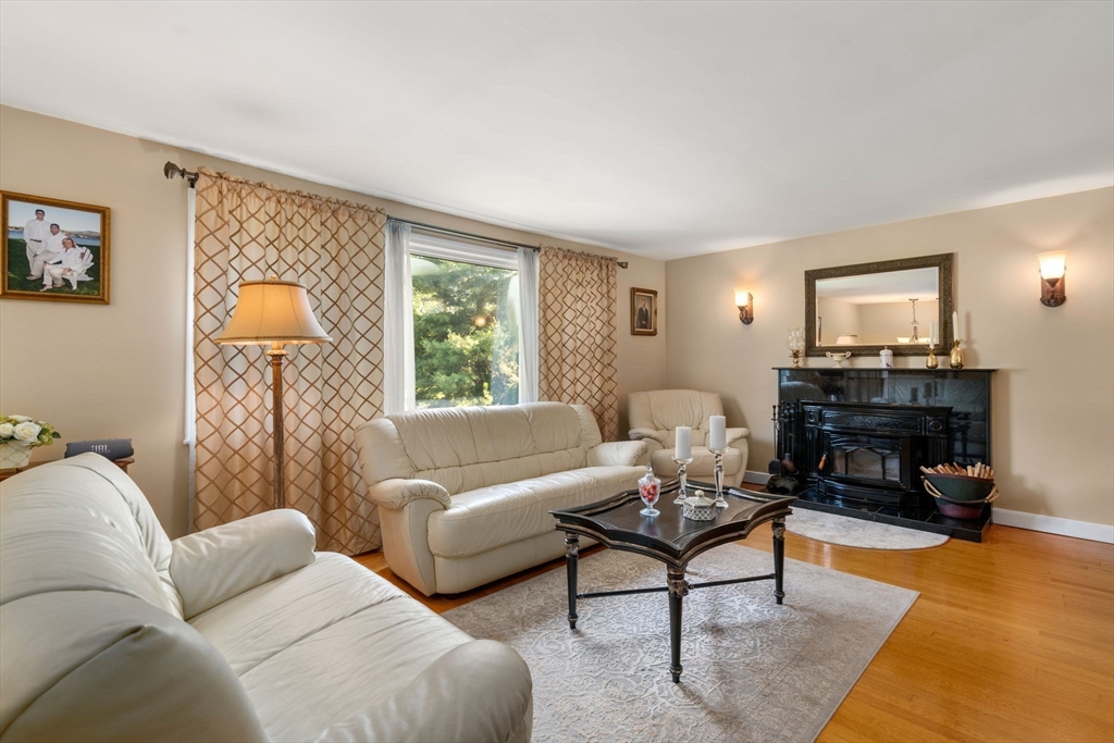125 Fensview Dr