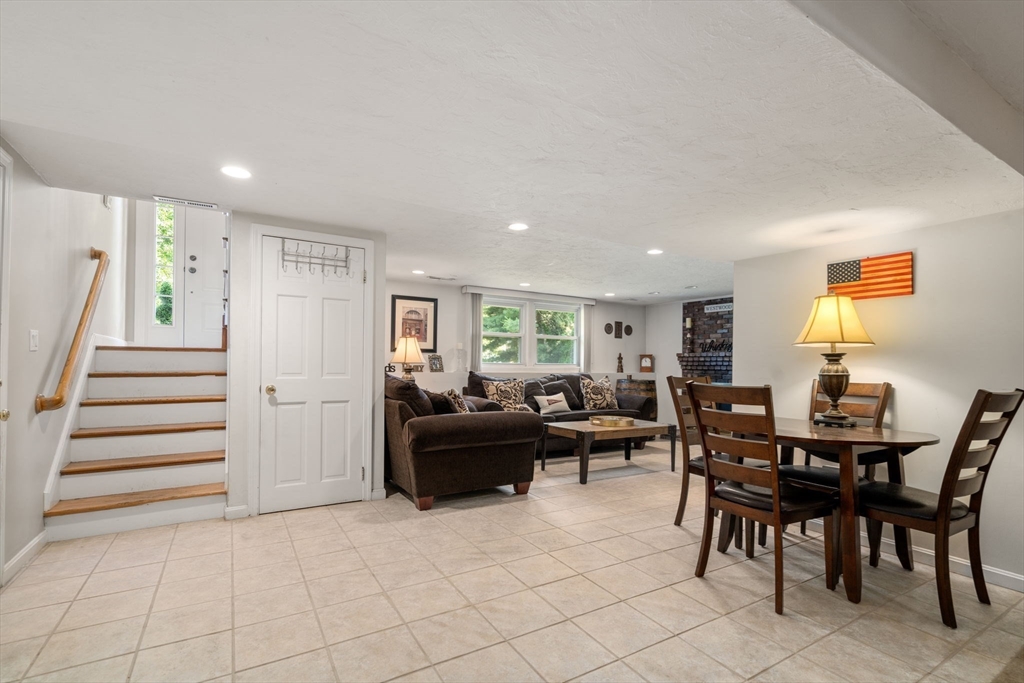 125 Fensview Dr