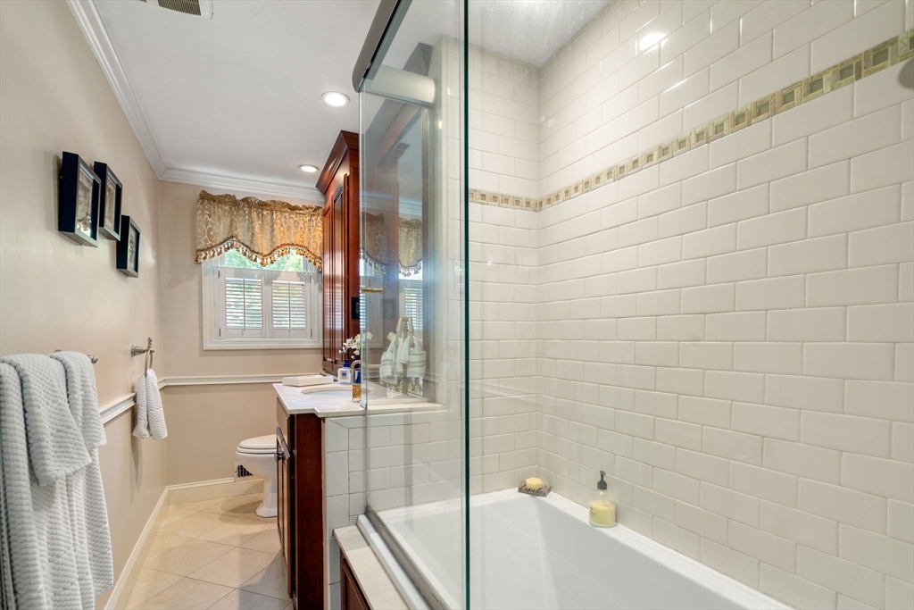 125 Fensview Dr