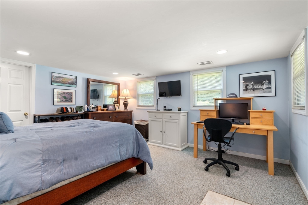 125 Fensview Dr