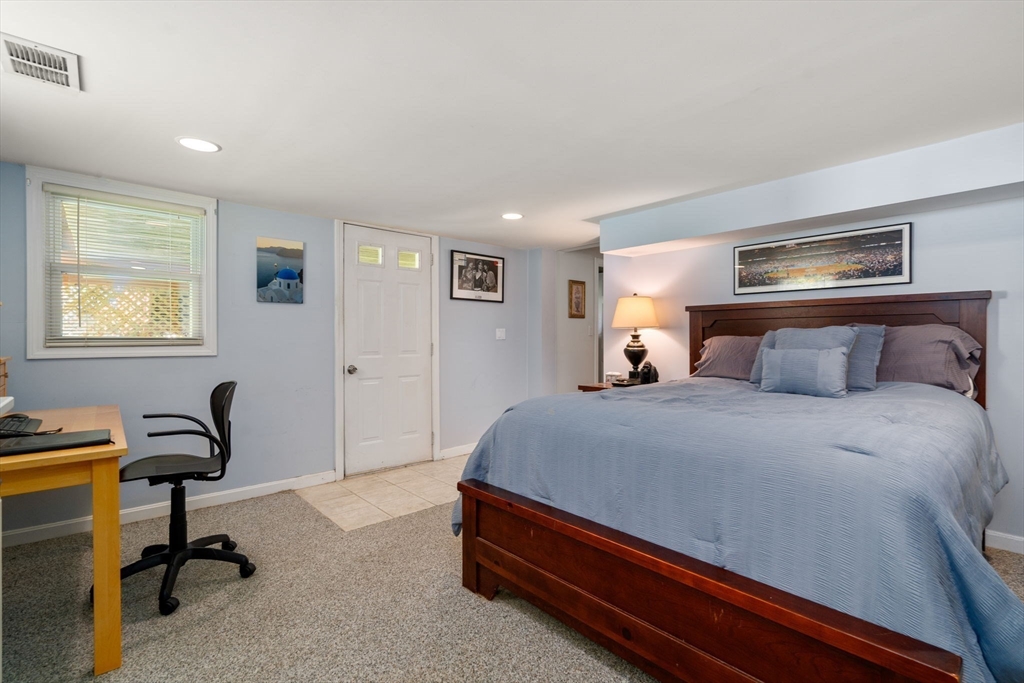 125 Fensview Dr