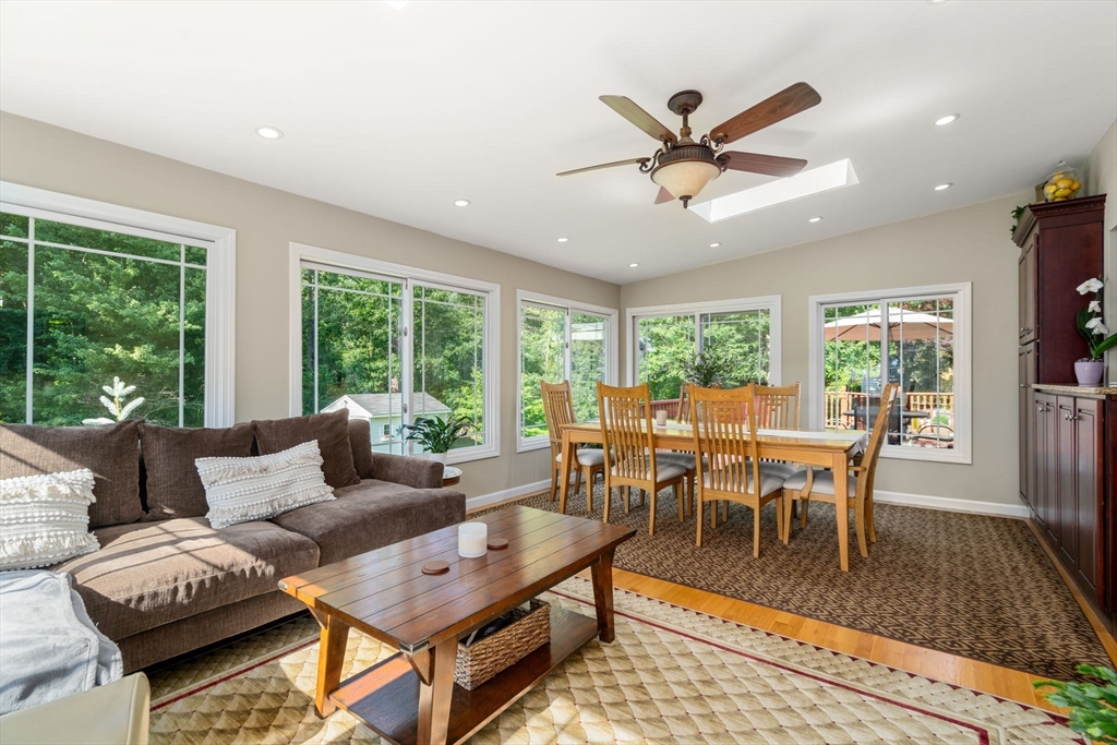 125 Fensview Dr