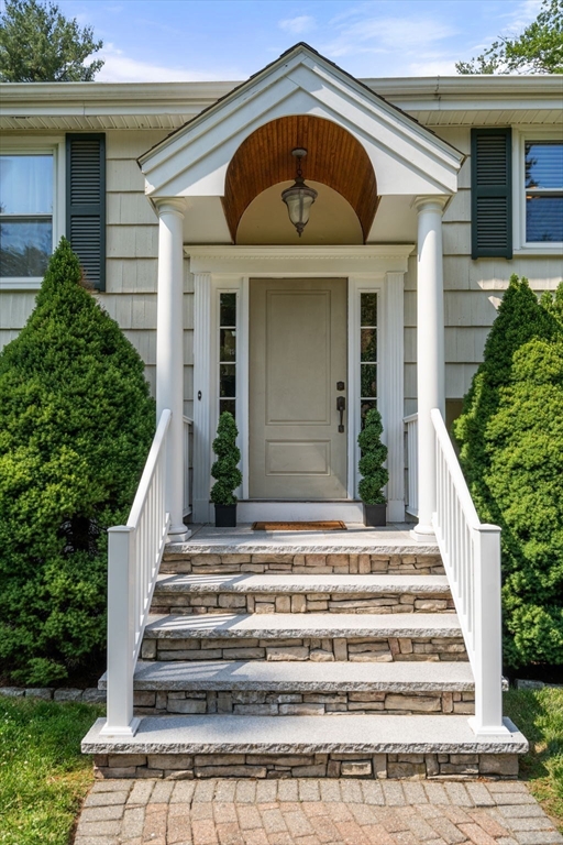 125 Fensview Dr