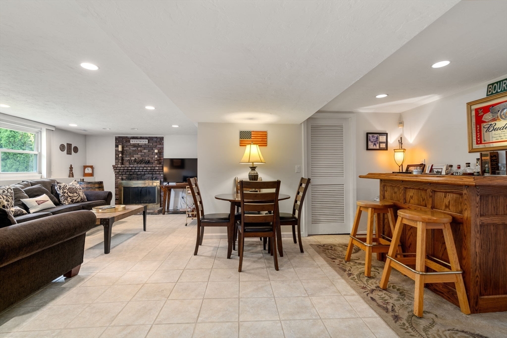 125 Fensview Dr