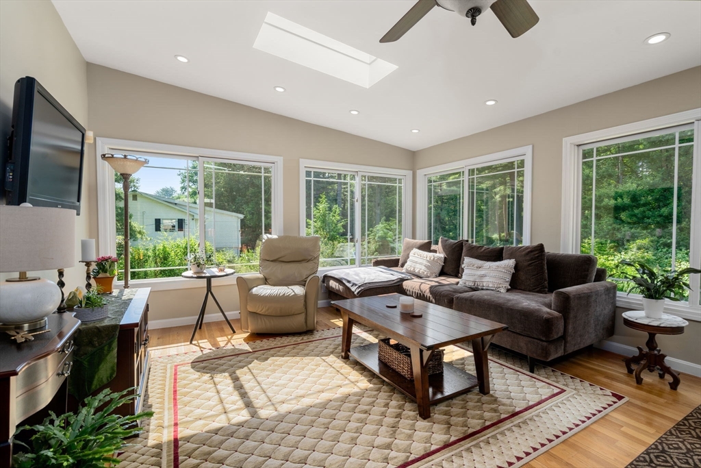 125 Fensview Dr