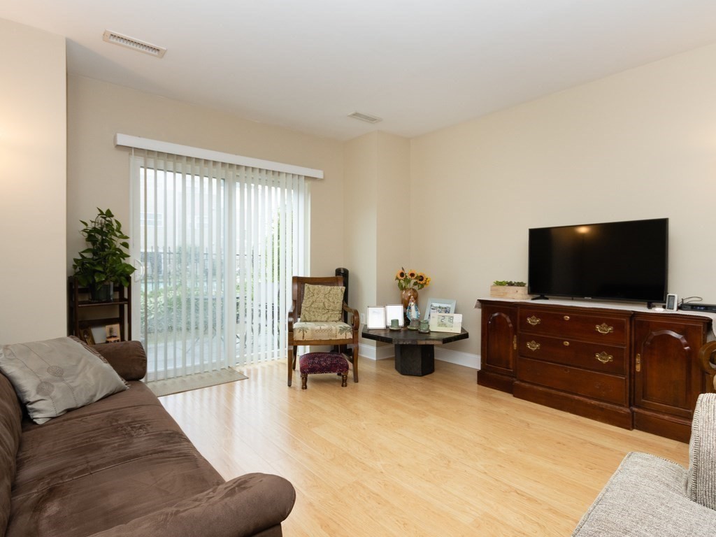 140 Railroad Ave # B106