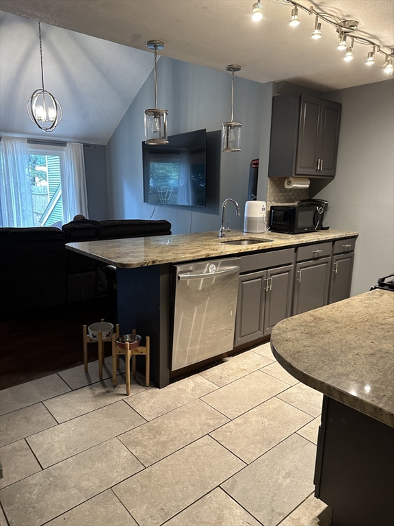 24 Magnolia Street # 2E Unit: 14-2E