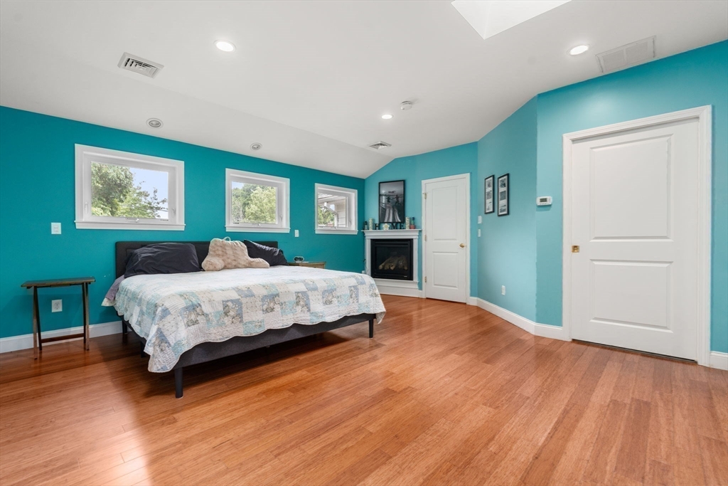 50 Waldron Rd