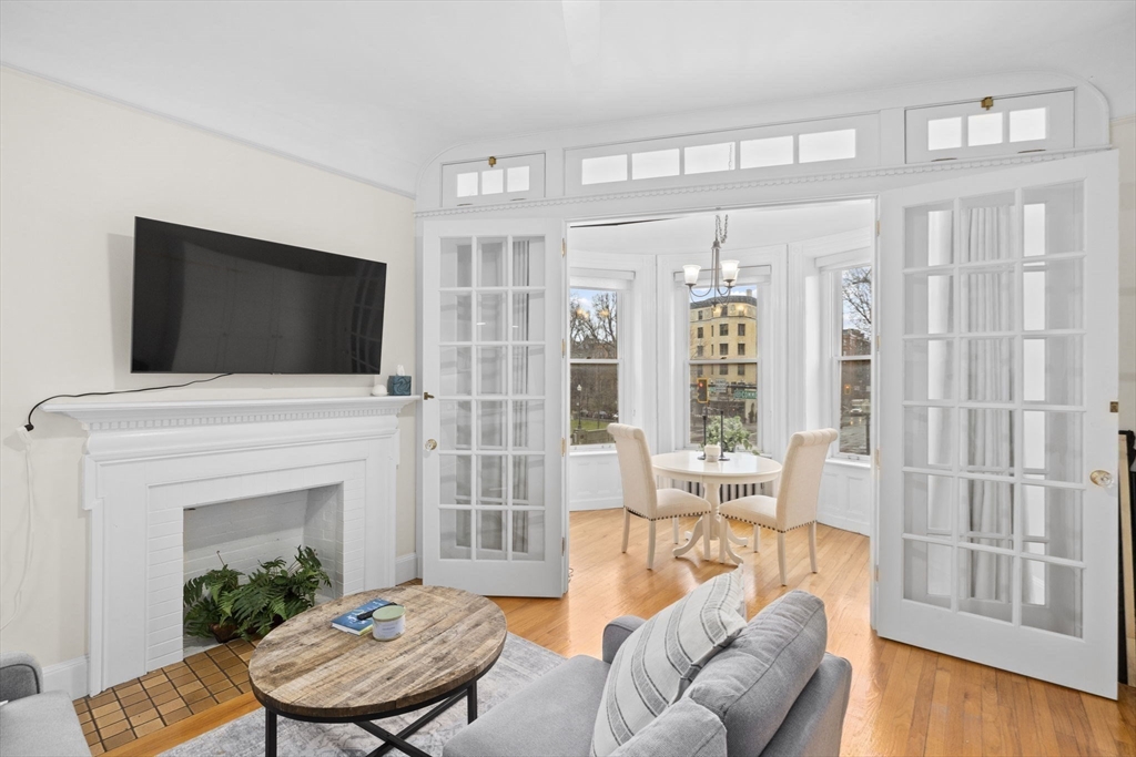 362 Commonwealth Ave # 2H