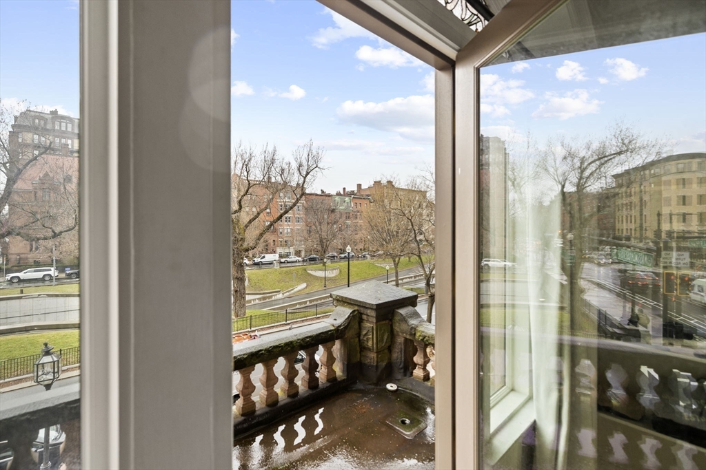 362 Commonwealth Ave # 2H