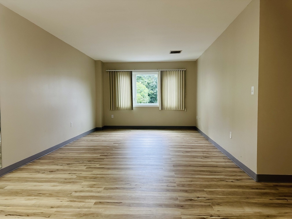 35 Desmoines Rd # 203