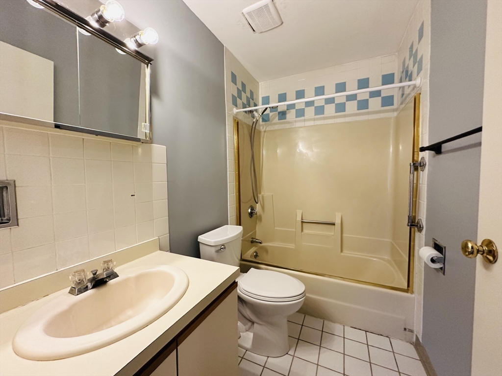 35 Desmoines Rd # 203