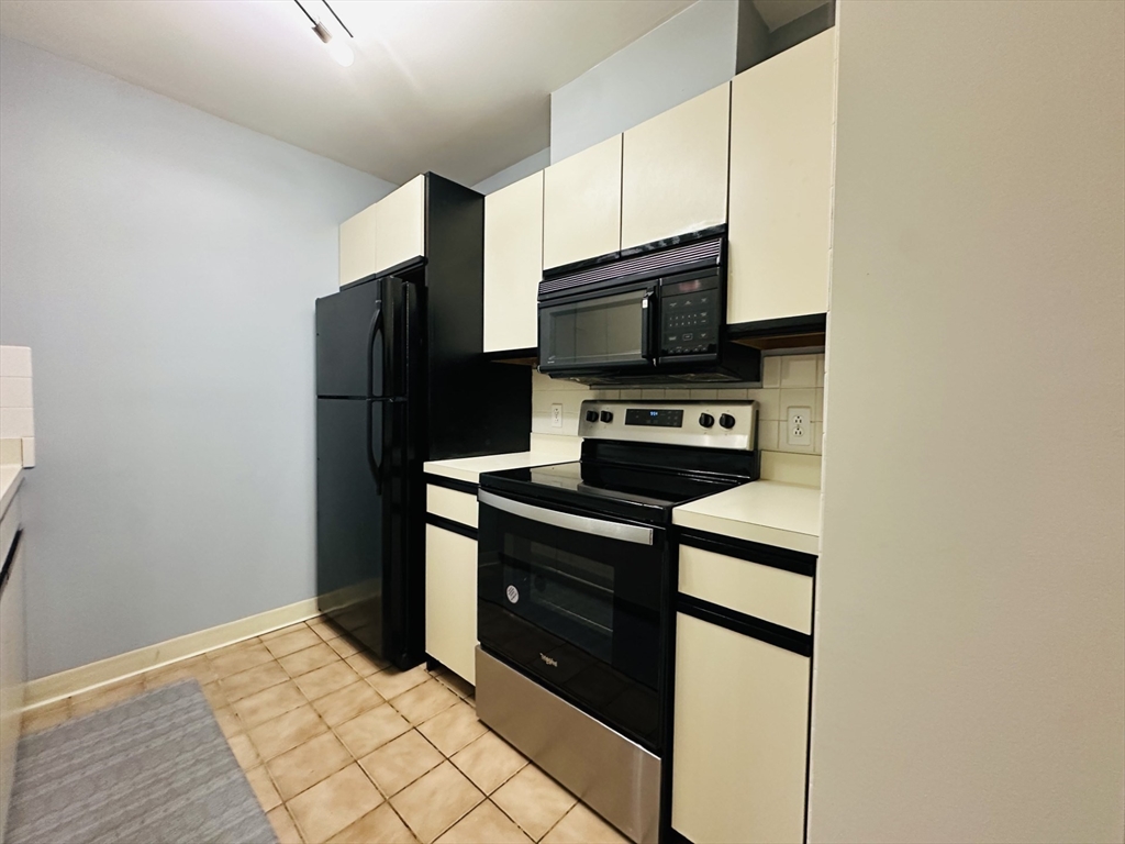35 Desmoines Rd # 203