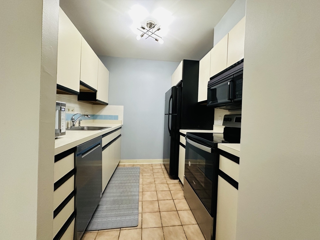 35 Desmoines Rd # 203